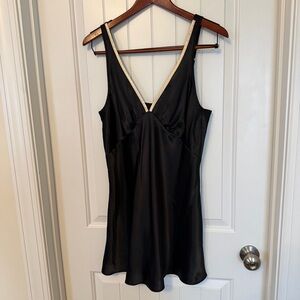 Jones New York Elegant Black with Gold Trim Satin Nightgown size large